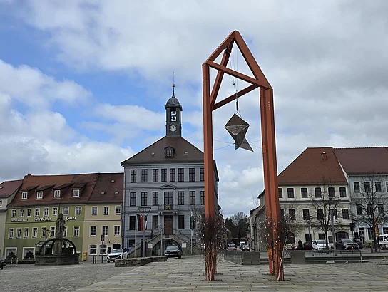 Mediaturm auf dem Altmarkt Mediaturm auf dem Altmarkt mit Blick aufs Rathaus (links).